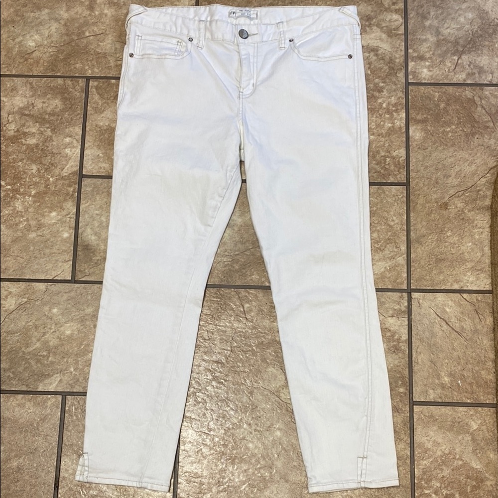 Vintage 90’s Free People Size 31 White Jeans Y2k Denim Casual Chic Trendy Retro